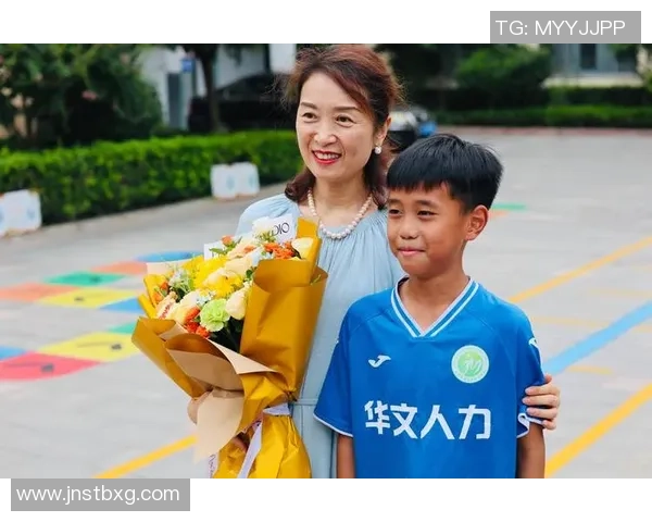 足球明星温馨瞬间抱娃照片集锦展现亲子情深与运动魅力 足球明星温馨瞬间抱娃照片集锦展现亲子情深与运动魅力