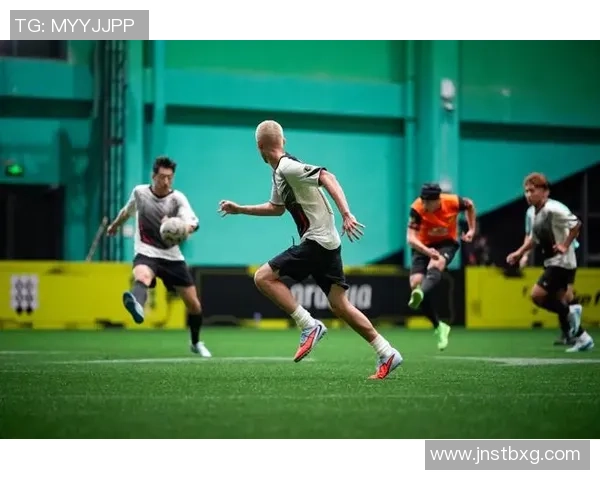 闪耀绿茵场的足球明星双排项链展现个性与风格的完美结合