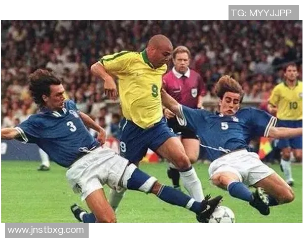 足球明星破空的传奇故事与成就揭秘 足球明星破空的传奇故事与成就揭秘